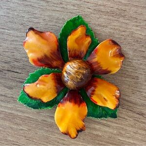 Vintage 1960’ s Orange Enamel Metal Daisy Flower Brooch Pin Green Leaves